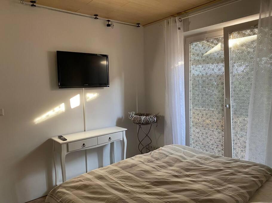 Haus Jaeger Ruheoase Im Gruenen Apartment Lohfelden Ngoại thất bức ảnh