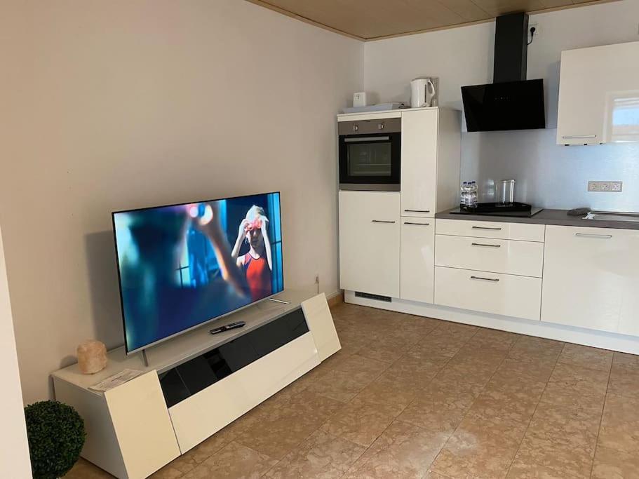 Haus Jaeger Ruheoase Im Gruenen Apartment Lohfelden Ngoại thất bức ảnh