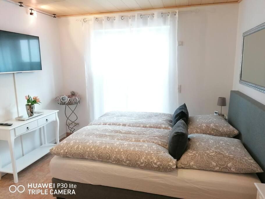 Haus Jaeger Ruheoase Im Gruenen Apartment Lohfelden Ngoại thất bức ảnh